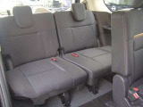 サードシートも他のシートと遜色なくゆったりして頂けます。