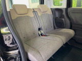 後部座席も気になるようなキズ・汚れやへたり等、大きなダメージはなく、良好な状態です。