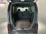 リアシートを倒すと、ラゲッジスペースを広くお使いいただけます!