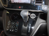 インパネシフトのオートマチックトランスミッションです。