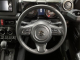 【純正革巻きステアリング】上質な革を使用することで、手にしっかり馴染みとても運転しやすいハンドルです♪