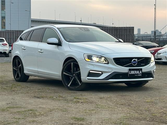 V60T6 AWD Rデザイン4WD本革シート