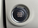 【プッシュスタート】スマートキーを持っているだけ、鍵を差し込むことなく、ボタンを押すだけでエンジン始動や停止を行うことができます。