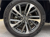 「トヨタ純正アルミホイール」を装着!純正なので車のデザインともマッチしています。高級感やスポーティーさを際立たせてくれます。