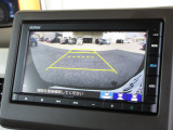 バックをするとき自動でリアの様子が映る『リアカメラ』付き!画面で確認しながらバックができますから安心ですね。でも、目視も大切ですよ!安全第一でお願いします!