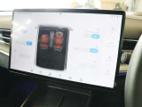 シートヒーターとシートベンチレーションが前席に装備されています ドアミラーのヒーターとステアリングヒーターもタッチパネルにて操作します