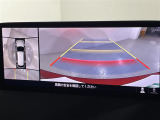 【360&deg;ビュー・モニター】まるでクルマを真上から見下ろしたかのような視点で駐車をサポートします!クルマの斜め後ろや真横など、前後左右の4つのカメラの映像が合成されて、モニターに映し出されます。