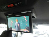 後席モニター付きで同乗者を退屈させませんね!