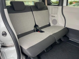 後部座席も気になるようなキズ・汚れやへたり等、大きなダメージはなく、良好な状態です。
