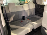 3列目シート☆2列目が前後にスライドするので足元も広々お使い頂けます♪