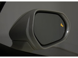 BSM(ブラインドスポットモニタ)!隣の車線を走る車両をレーダーで検知し、ドアミラーでは確認しにくい後側方エリアに存在する車両に加えて、急接近してくる車両も検知します。