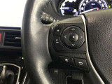 ステアリングスイッチ付き。前方から目を離すことなく操作することが可能です。