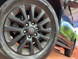 【純正18インチアルミホイール】外観にマッチした純正アルミホイールを装着しております。各種社外アルミホイールや、スタッドレスタイヤも取扱いしております。是非ご相談ください♪
