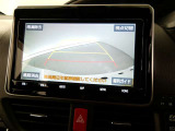 バックガイドモニターで、後方を確認しながら安心して駐車することができます。運転初心者も熟練者も必須の機能ですよ!