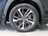 純正のアルミホイール装着車です。タイヤサイズは225/50R18です。