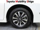 デザイン性に優れたトヨタ純正アルミホイールが装着されています。