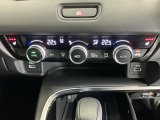運転席/助手席シートヒーターで寒い日もすぐに温かくなり快適に過ごせます。3段階の温度調整が可能です