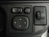電動格納式ドアミラーを装備しています。