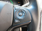 ハンドル右側にはクルーズコントロールのスイッチが装備され運転中の操作も安心して行えます!