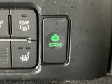 ★ECONスイッチ★ エコドライブを加速しよう!スイッチをONにすると、運転の仕方によるロスを抑え込み燃費をよくするようクルマが頑張ります(*^ー^*)燃費向上にチャレンジ♪