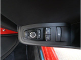 運転席ドアの操作しやすい位置にミラー操縦スイッチがついておりますので、ストレスなく自分のフィットする位置にセッティング頂けます。