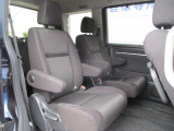 セカンドシートもしっかり居住空間が確保されております♪ぜひ座ってみて下さい♪