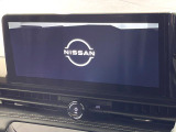 【メーカー純正ナビ】インテリアに溶け込むスタイリッシュな「専用設計」メーカーナビを装備♪視認性や操作性など基本性能にも優れ、より上質なカーライフをお楽しみいただけます。