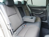 後部座席も広々スペースです。大きな座面でリクライニング無しでもゆったりロングドライブをお楽しみいただけます。