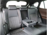 【リヤシート】後席もゆったり快適な空間でドライブを楽しめます。