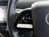 ステアリングスイッチ付き。前方から目を離すことなく操作することが可能です。