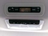 リヤオートエアコン。フロントとは別に温度、風力が設定できます