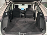 リアシートを倒すと、ラゲッジスペースを広くお使いいただけます!