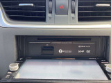 ナビのモニターパネルを開けるとご覧のようになります。音楽録音・CD/DVD再生・Bluetoothが可能です。