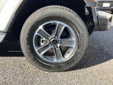 Jeep純正アルミホイール。