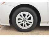 純正なので車に似合うデザインになっていますね。スタッドレスタイヤもご相談下さい。