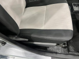 痛みの出やすい運転席シートの角、フロアマット、座面、ともに良好です