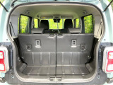普段のお買い物や通勤、送迎等に十分な荷室スペースを確保しております。セカンドシートを倒すと、大きな荷物の積載も可能です♪