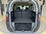 ラゲッジスペースは日常使う分には充分な広さです。2段ラックモードで上下の積み分けが可能です!