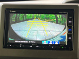 【バックカメラ】駐車時に後方がリアルタイム映像で確認できます。大型商業施設や立体駐車場での駐車時や、夜間のバック時に大活躍!運転スキルに関わらず、今や必須となった装備のひとつです!