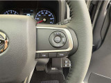 レーダークルーズコントロールを搭載しております。前車との距離をレーダーで測り一定の車間距離とスピードを保つとても便利な機能です。高速道路で楽に安心安全です!