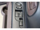 もちろん電動格納式ミラー、パワーウィンドウも装備しています。