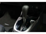 扱いやすい位置に配置されたフロアオートマチックです☆CVTを採用で滑らかでスムーズな走りが楽しめますよ♪