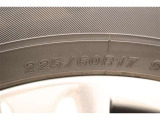 225/60R17    車両装着標準タイヤサイズです。 タイヤのご相談も石川トヨペットカローラにお任せください