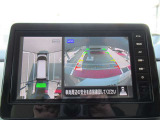 アラウンドビューモニターは4方のカメラで真上から車を見たようにモニターで確認ができる日産の自慢の装備です。前後センサーにより移動物検知、障害物検知をして画面に表示。是非実際の車で体感してみてください。
