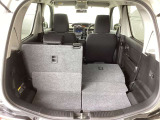 実用的な広さを備えたラゲッジルーム。シートは5:5の2分割で倒して利用可能です。