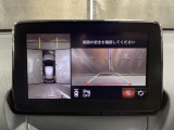 狭い場所での駐車やすれ違いなどでより的確な運転操作に役立つ360&deg;ビューモニターが装備されています。