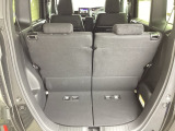 テールゲートを開けるとラゲッジルームがあるので荷物を収納できます。