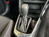 【シフトレバー】マニュアルモード付6速AT。低回転から高回転域までしっかりとしたシフトチェンジをアシストします。