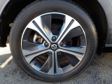 日産純正アルミホイ-ル付きです。タイヤサイズは205/55R17です。