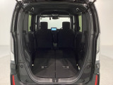 リアシートを倒すと、ラゲッジスペースを広くお使いいただけます!